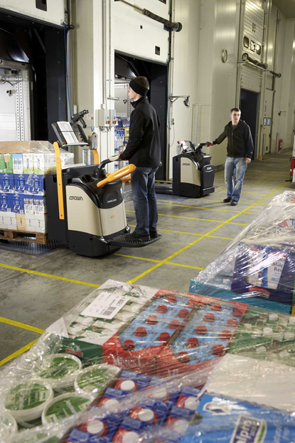 Crown-科朗冷庫專用叉車幫助中外運普菲斯提升冷庫物流效率